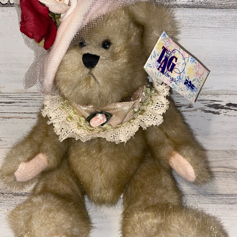 Fancy Hat bear with “I Love Mom” on the leg